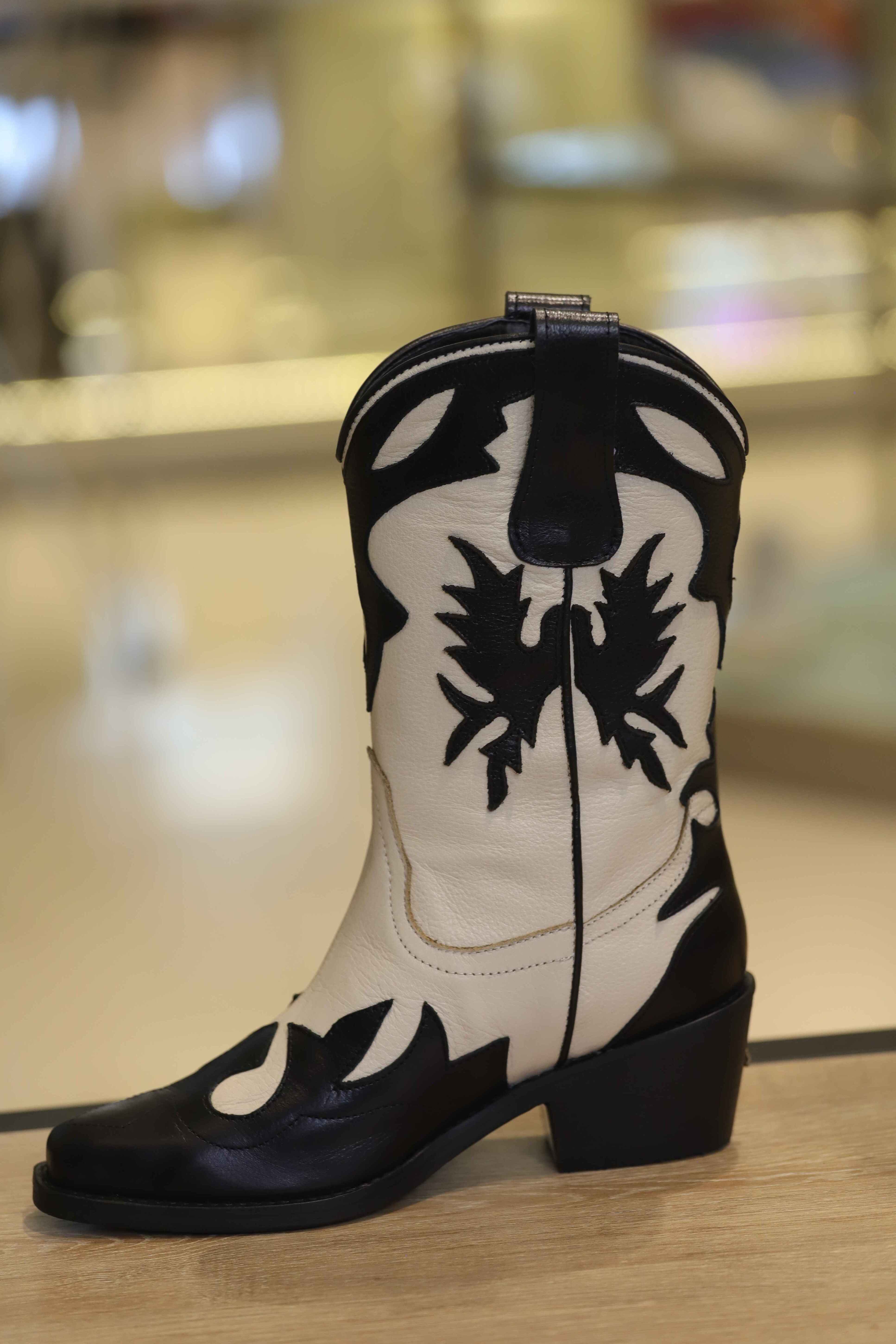 Mid-calf Texan Boot