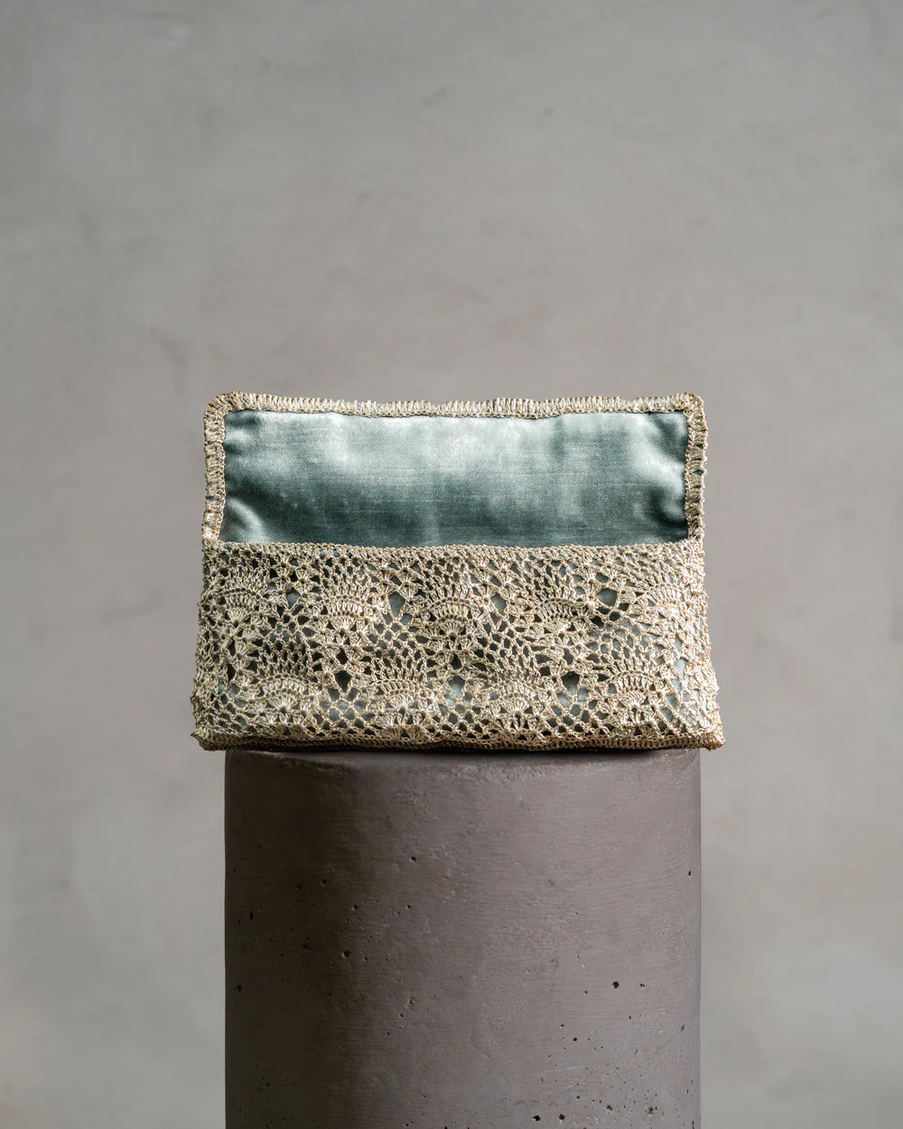 Pineapple clutch white gold turquoise