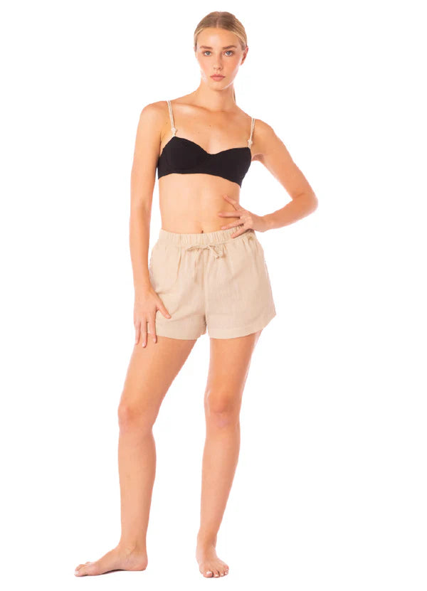Essentials cuarzo short