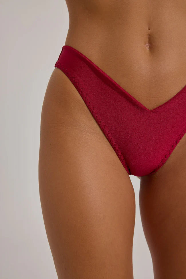 Bruna red wine bottom