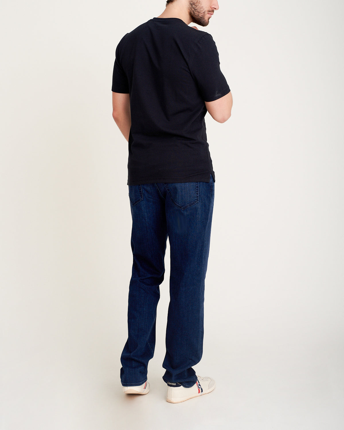 V-neck t-shirt