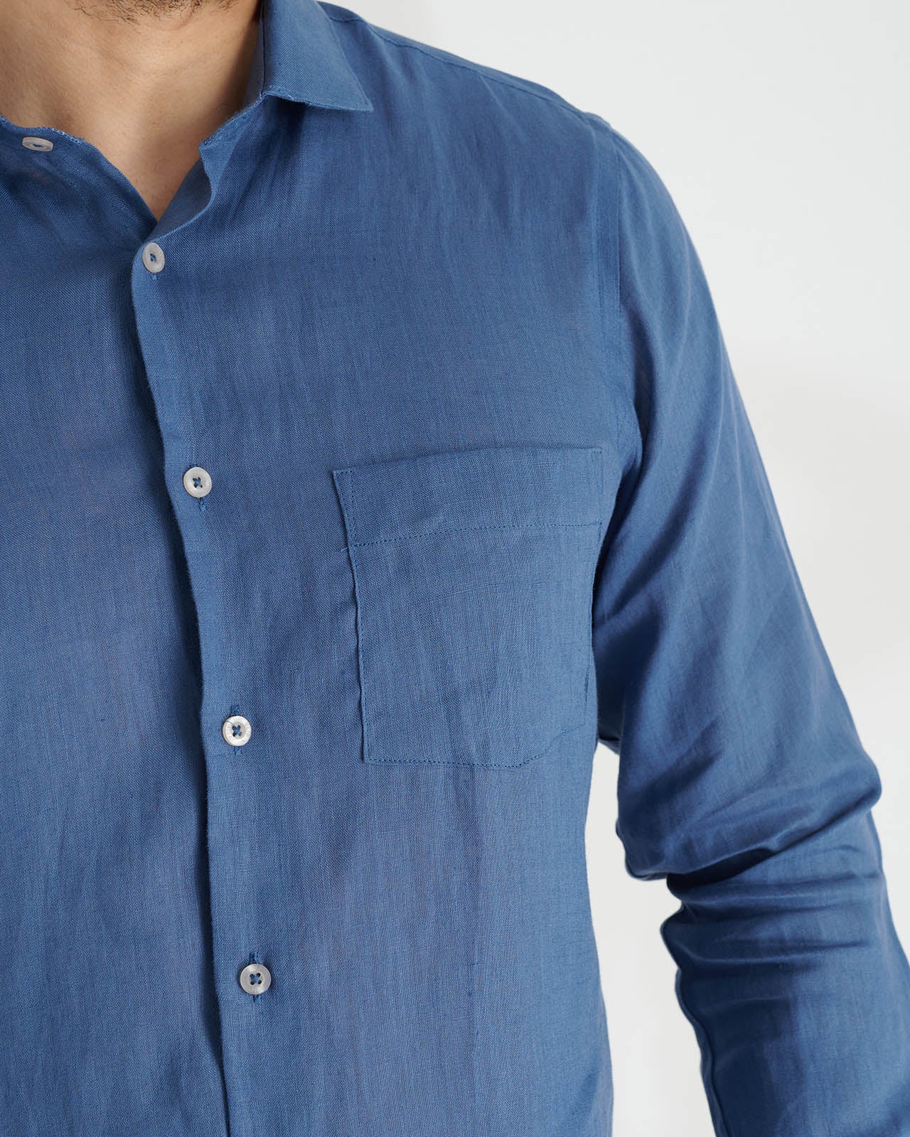 Long-sleeved linen shirt