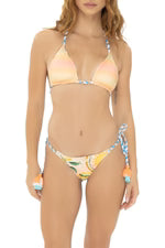 Reversible triangle top
