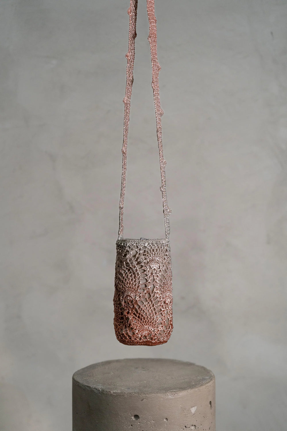 Kaia rose gold-silver mini pineapple bag