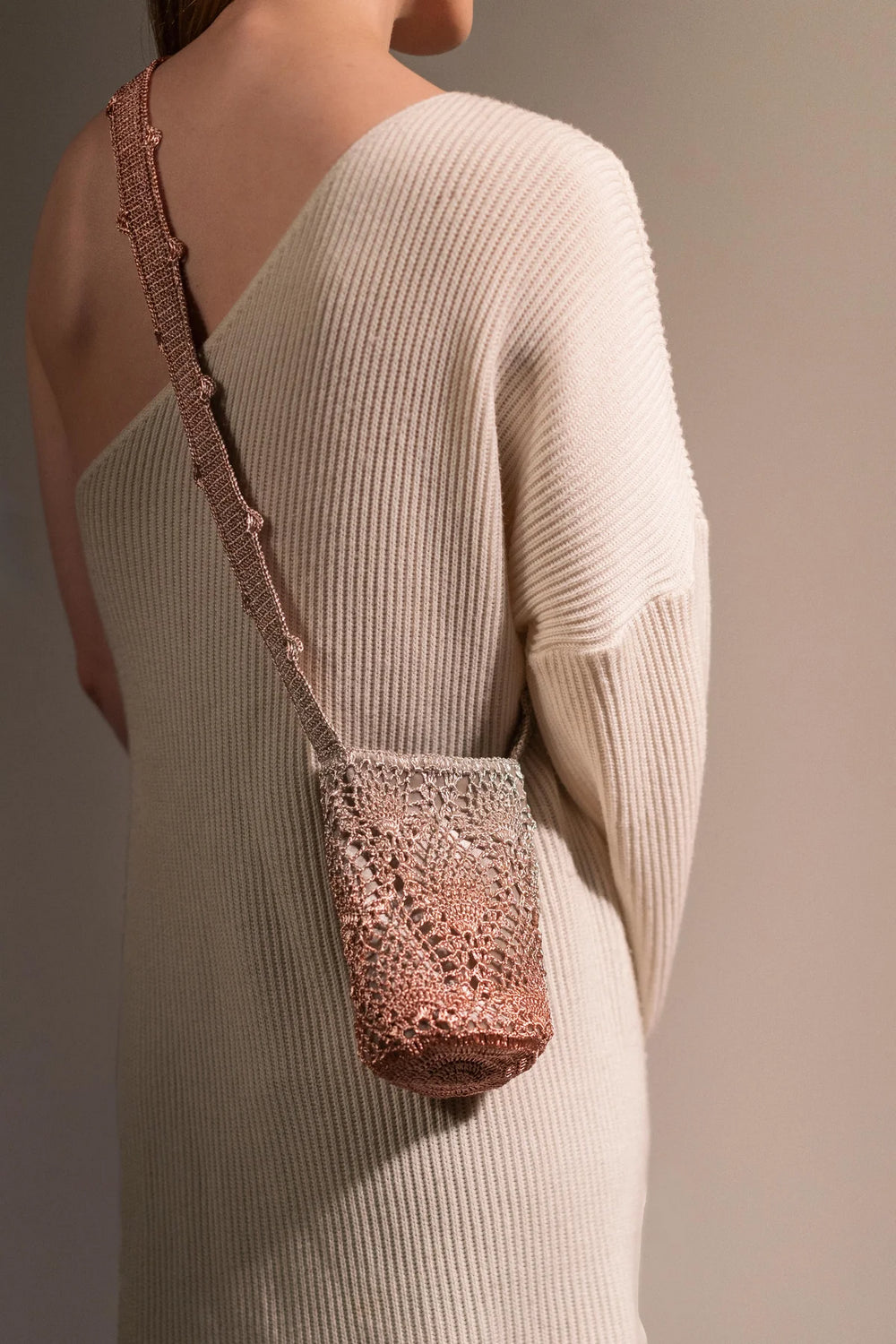 Kaia rose gold-silver mini pineapple bag