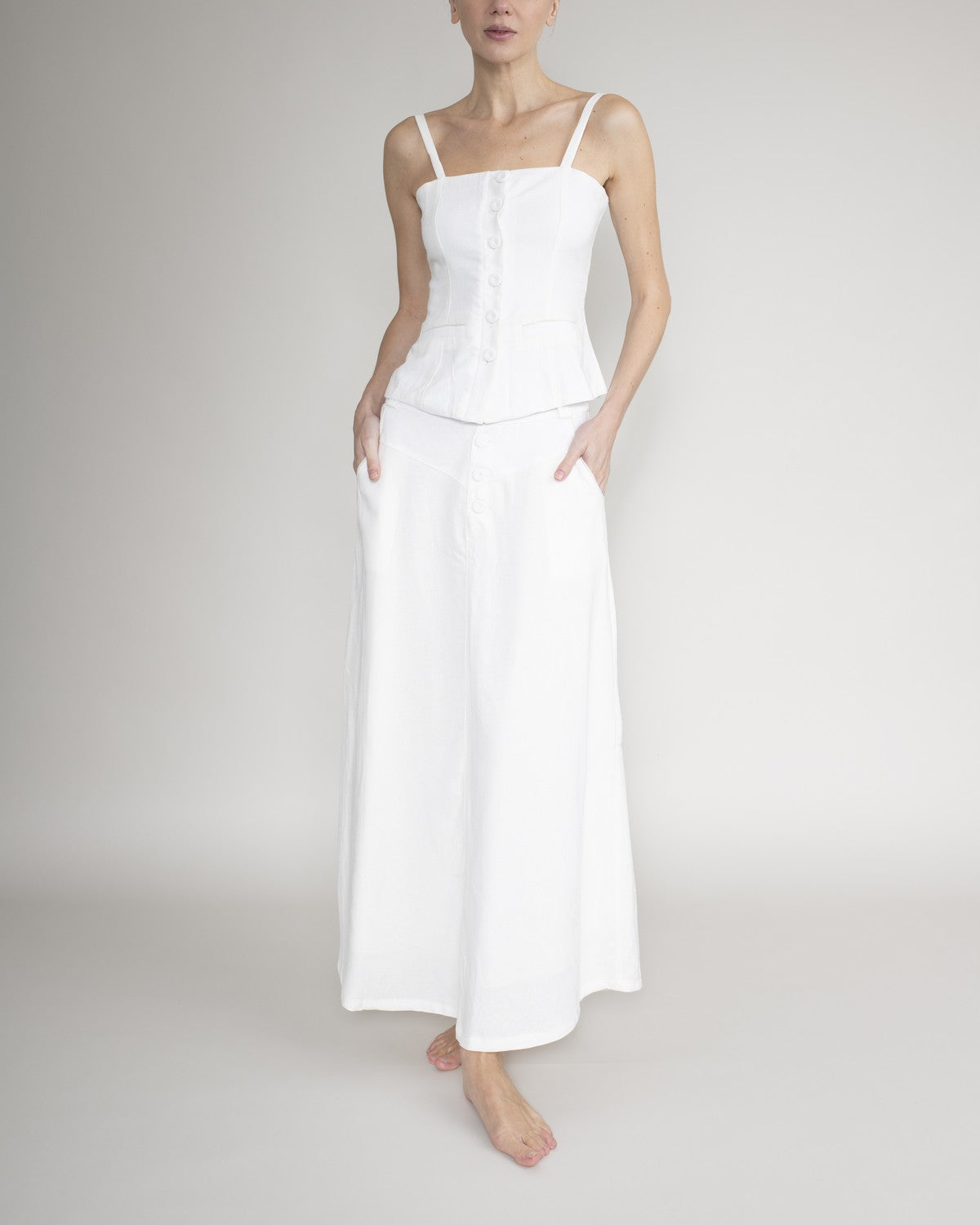 Long skirt with pockets