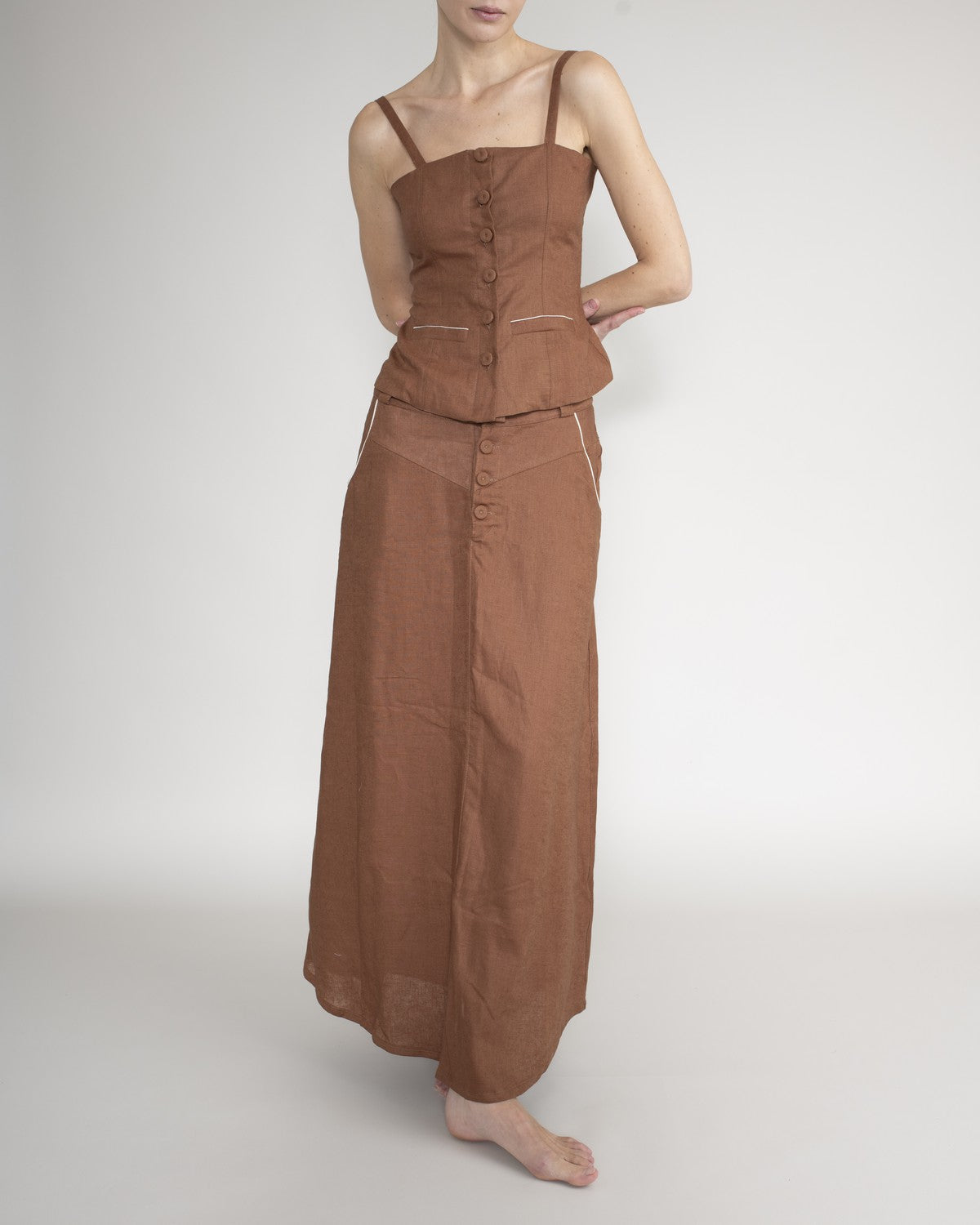 Long skirt with pockets