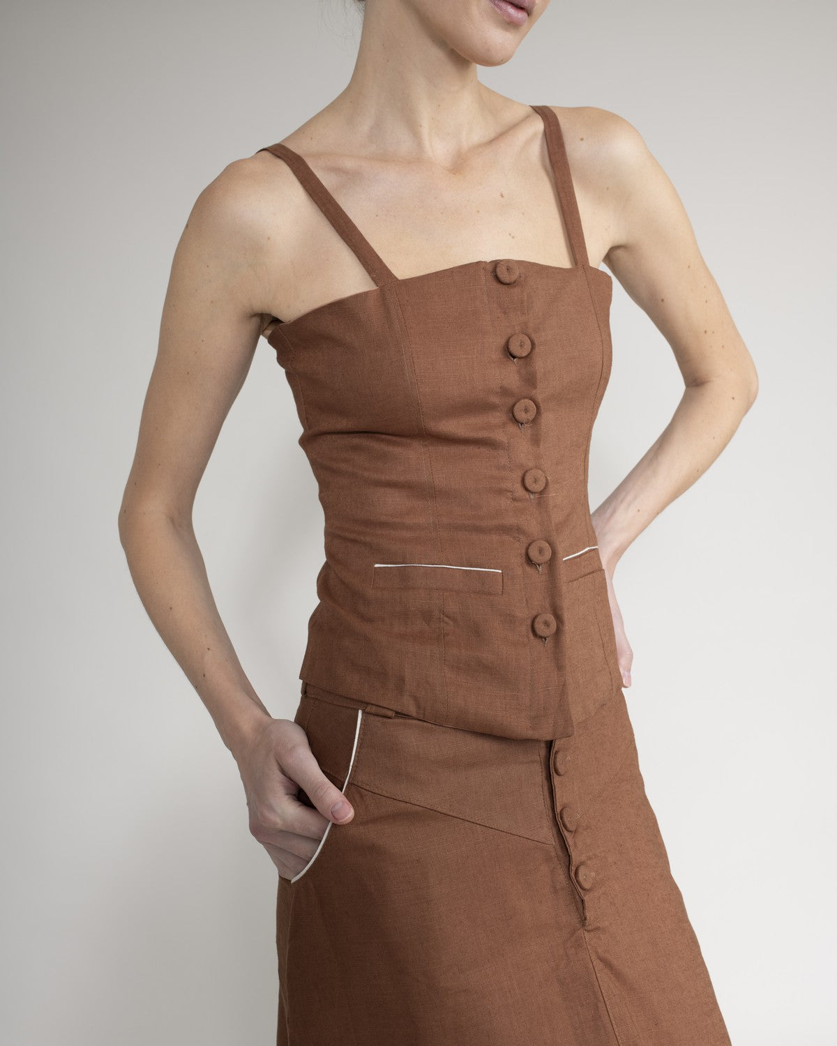 Long skirt with pockets