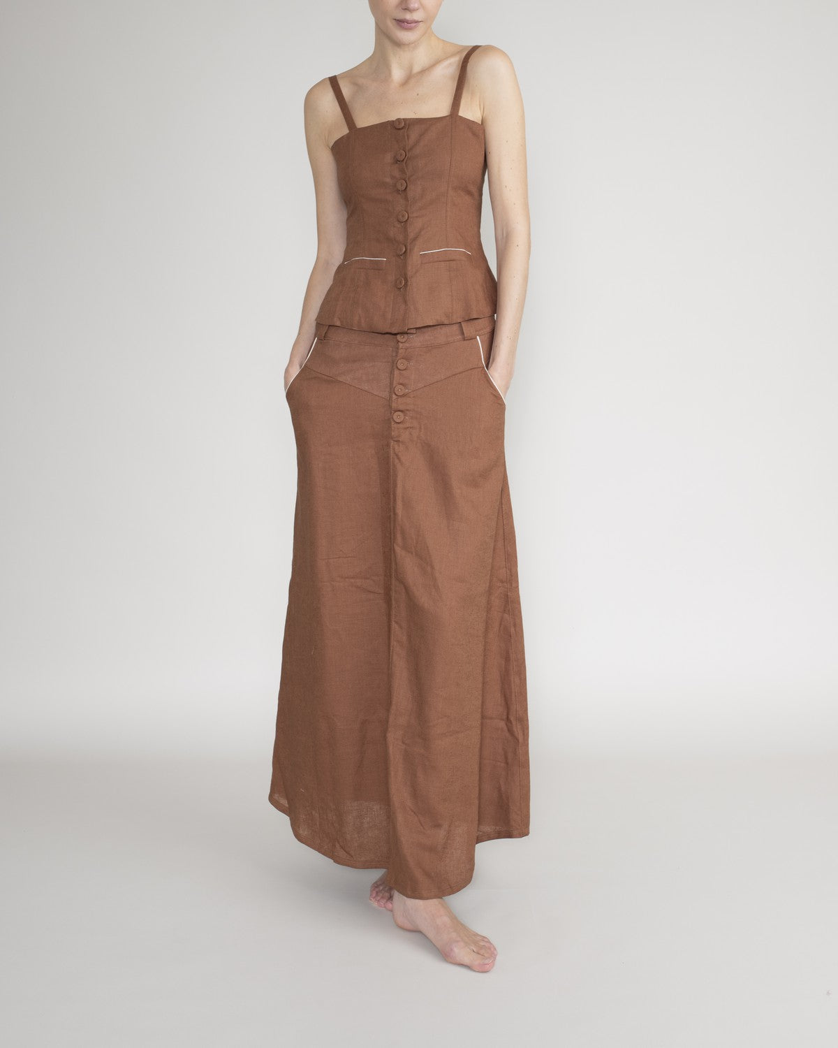 Long skirt with pockets
