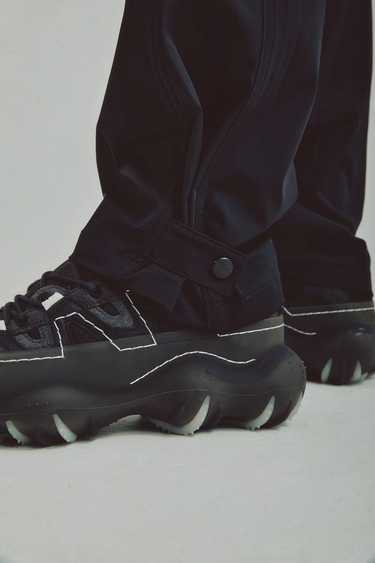 Iron semi-fit pants