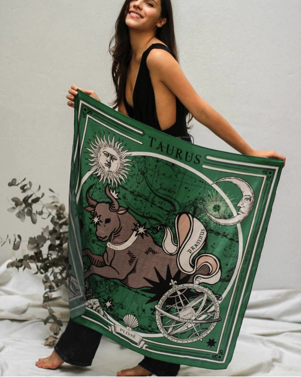 Zodiacus taurus scarf