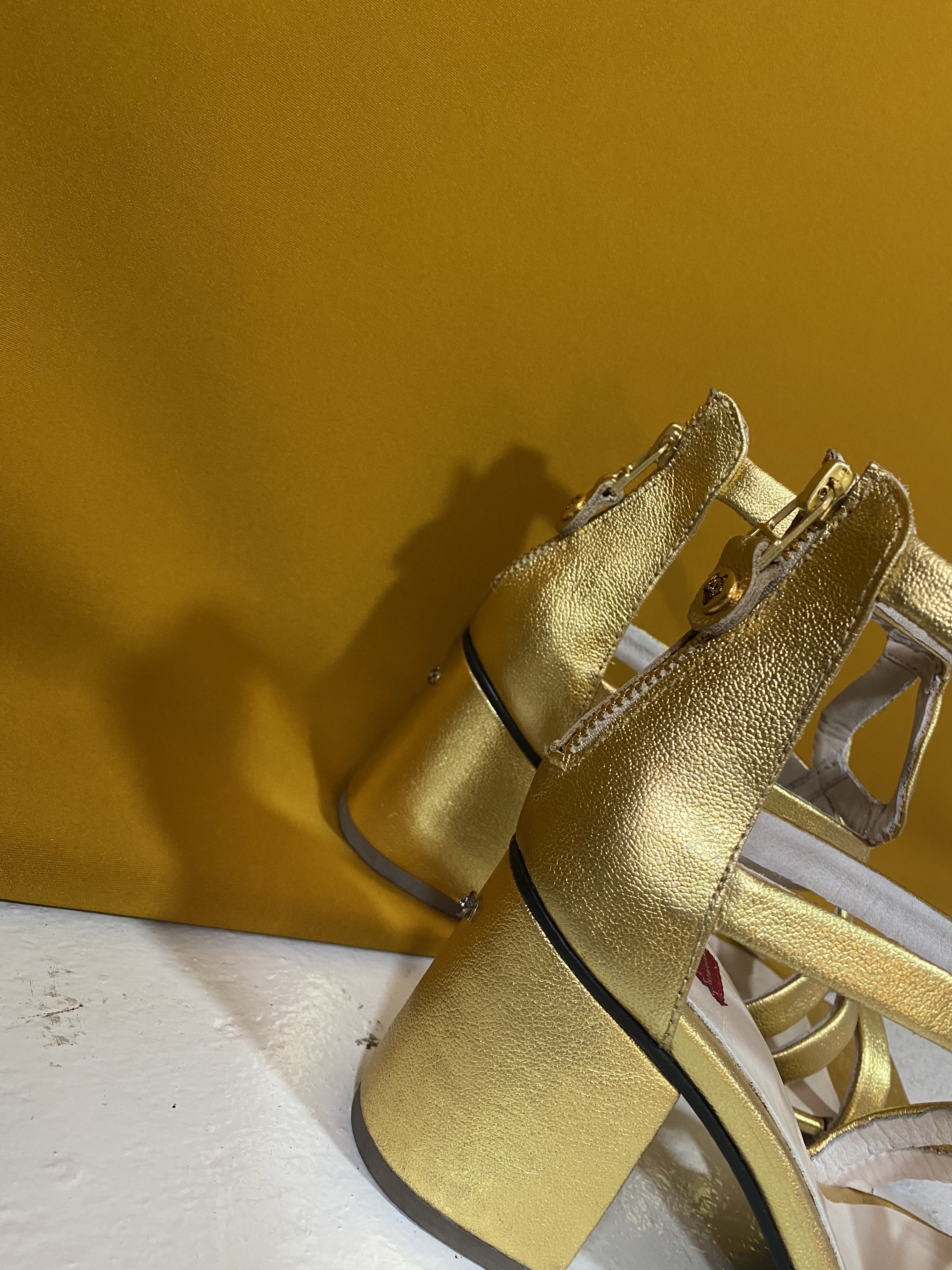 Stems sandals