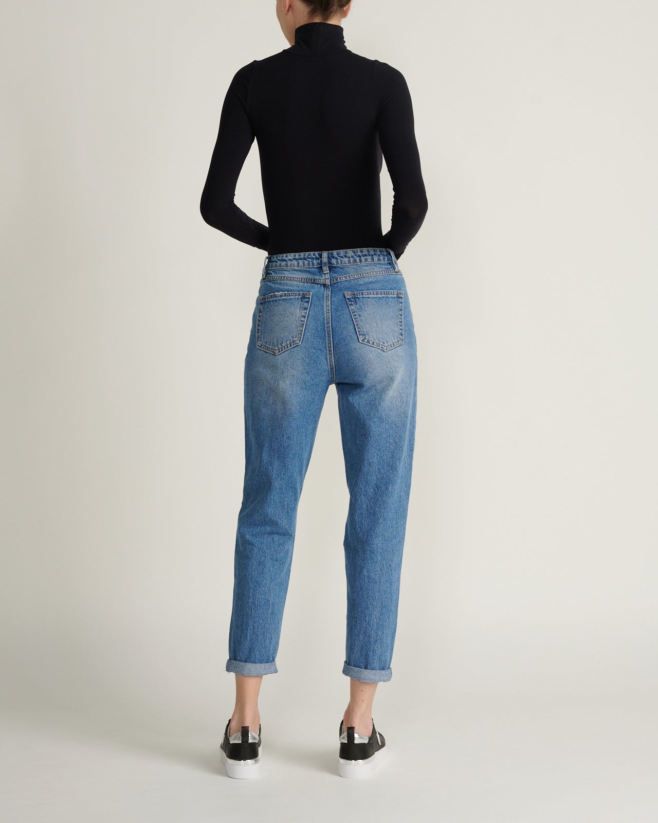 Jeans Mom Fit Detalles De Botones