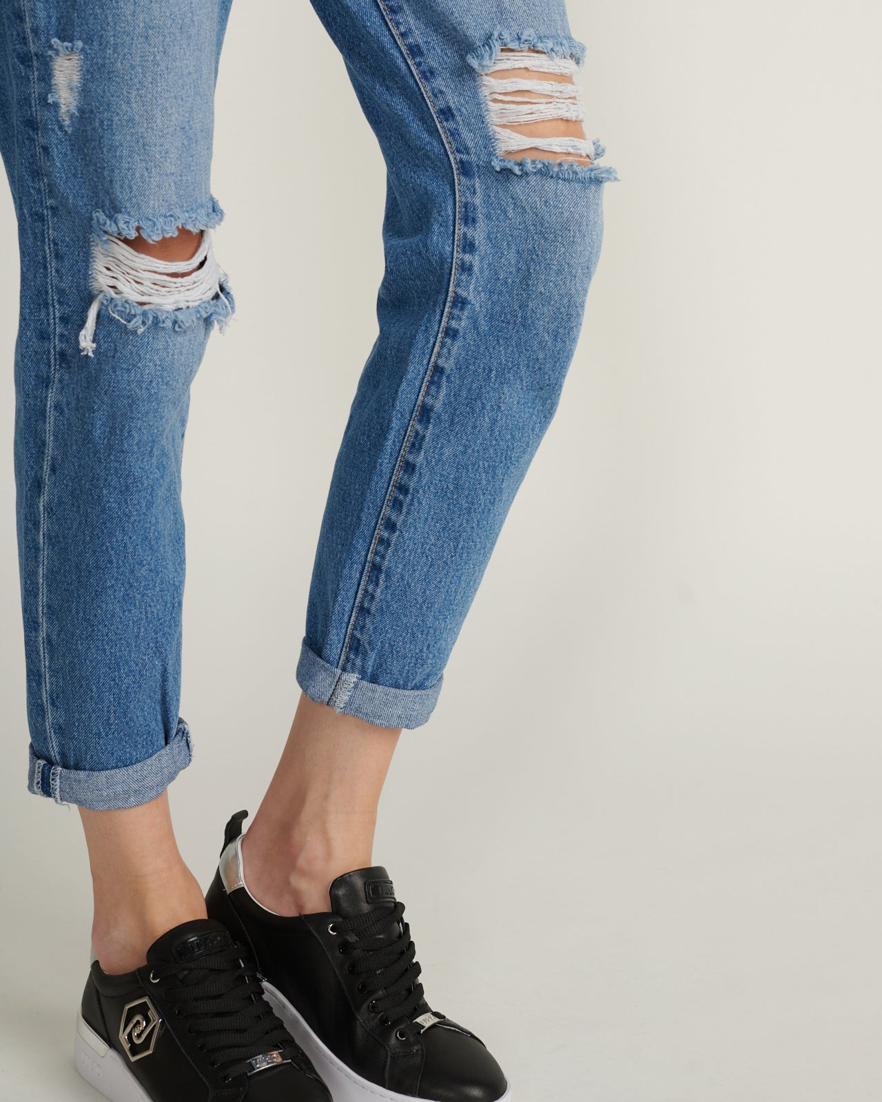 Jeans Mom Fit Detalles De Botones